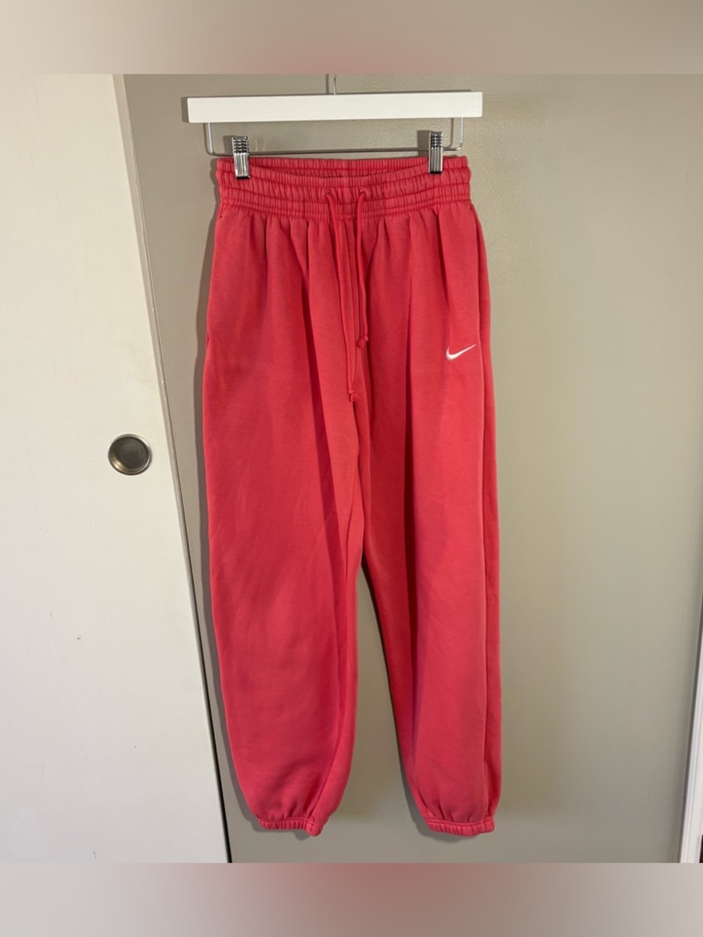 Nike Women's Sportswear Phoenix Fleece High-Waisted Oversized Sweatpants in Pink